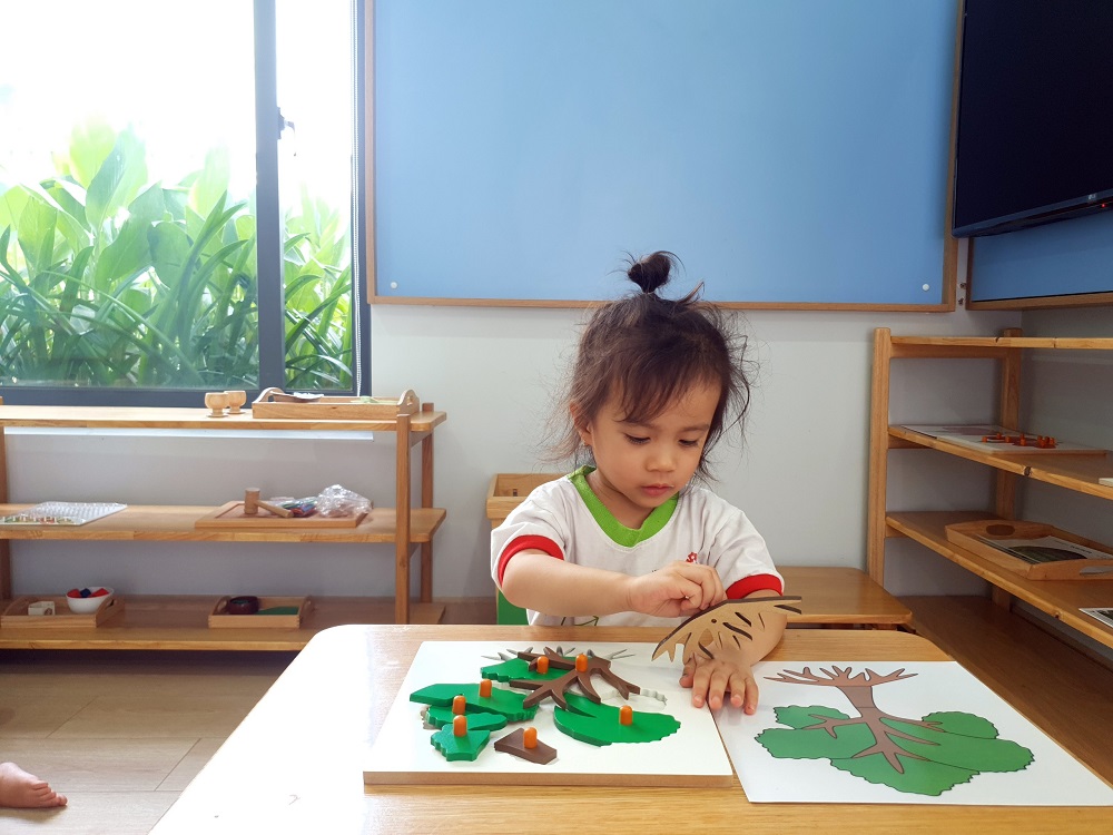 Rèn luyện tính tự lập cho bé dưới 3 tuổi bằng Montessori