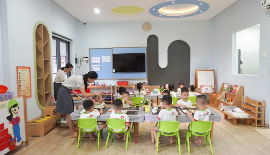 Chế độ dinh dưỡng cực tốt tại trường mầm non Montessori Vietnam Canada Preschool tại thủ đức