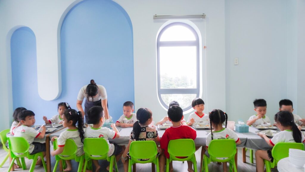 Chế độ dinh dưỡng cực tốt tại trường mầm non Montessori Vietnam Canada Preschool tại thủ đức