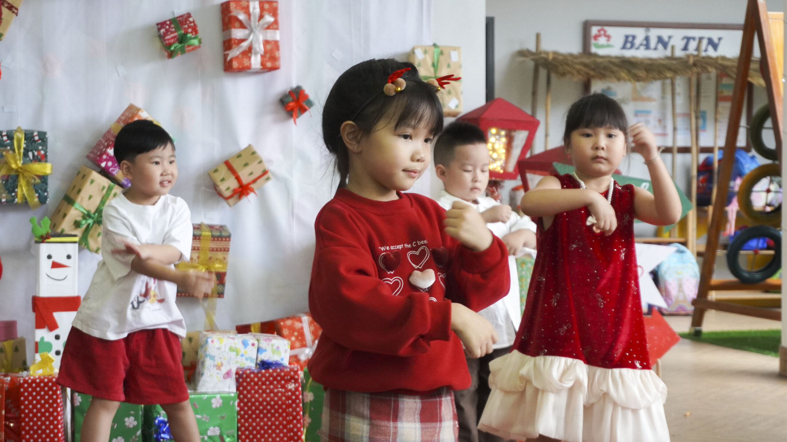 le hoi noel tại truong mam non montessori VCS thu duc